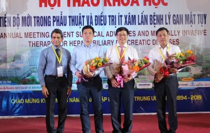 GS.TS Lê Trung Hải – Hiệu trưởng phỏm tá la miễn phí
 tham dự Hội thảo khoa học “Tiến bộ mới trong phẫu thuật và điều trị ít xâm lấn bệnh lý Gan Mật Tụy”.