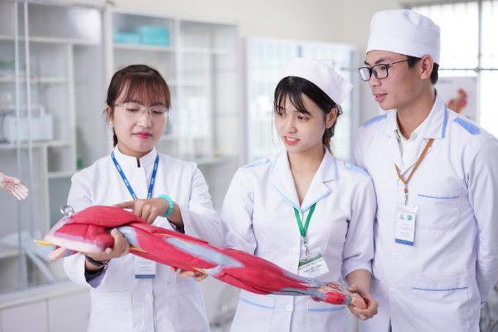 Lương của bác sĩ, y sĩ, y tá sẽ tăng mạnh từ ngày 1/7/2020