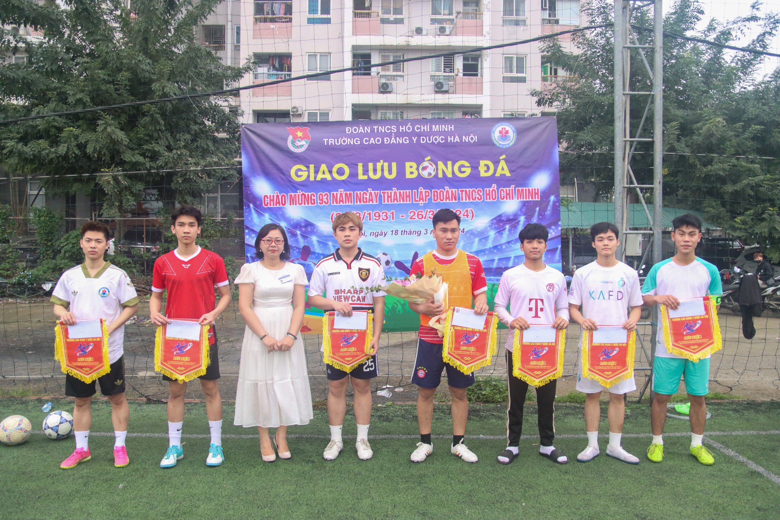 Sôi nổi giải bóng đá giao hữu phỏm tá la miễn phí
 chào mừng ngày thành lập Đoàn TNCS Hồ Chí Minh 26/03